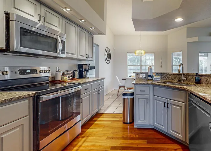 Single-level With Fenced Yard Private Pool & Washer&dryer Holiday home