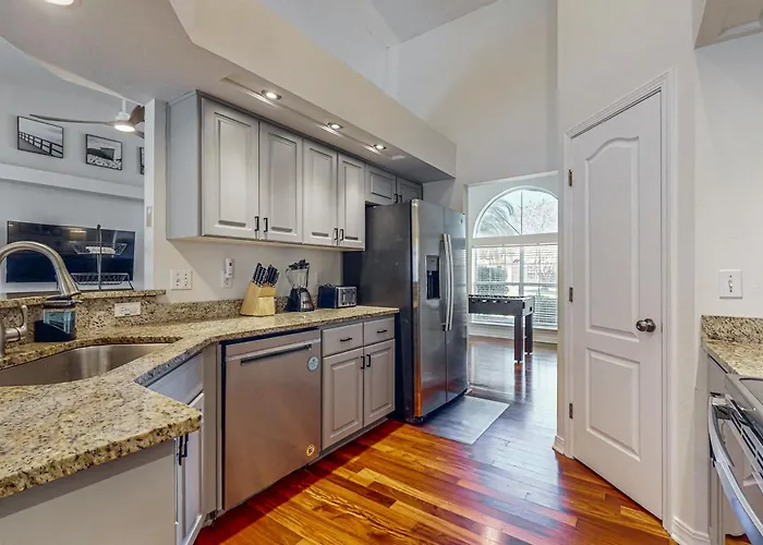 Single-level With Fenced Yard Private Pool & Washer&dryer Holiday home