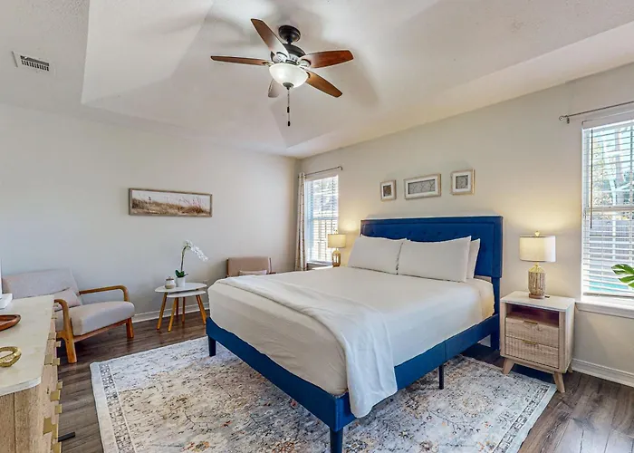 Holiday home Single-level With Fenced Yard Private Pool & Washer&dryer Pensacola