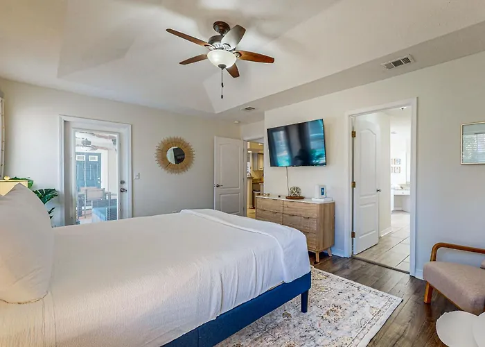 Single-level With Fenced Yard Private Pool & Washer&dryer Holiday home