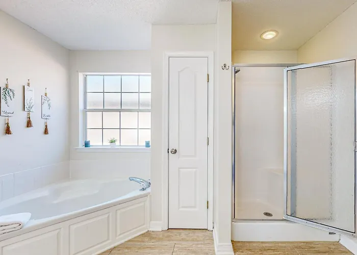Single-level With Fenced Yard Private Pool & Washer&dryer Holiday home *