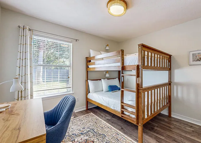 Single-level With Fenced Yard Private Pool & Washer&dryer Holiday home Pensacola